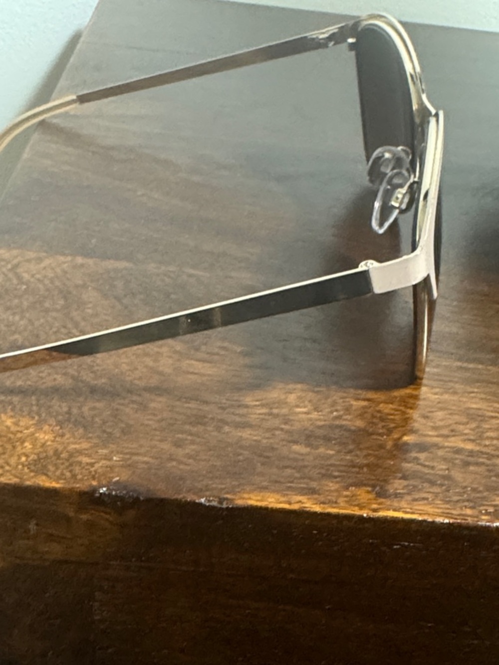O by Oscar de la Renta Taupe Frame Sunglasses with Brown Lenses and Gold Accents - Picture 4 of 7